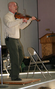 Evo Bluestein plays fiddle in his American Folk Music Assembly for schools.